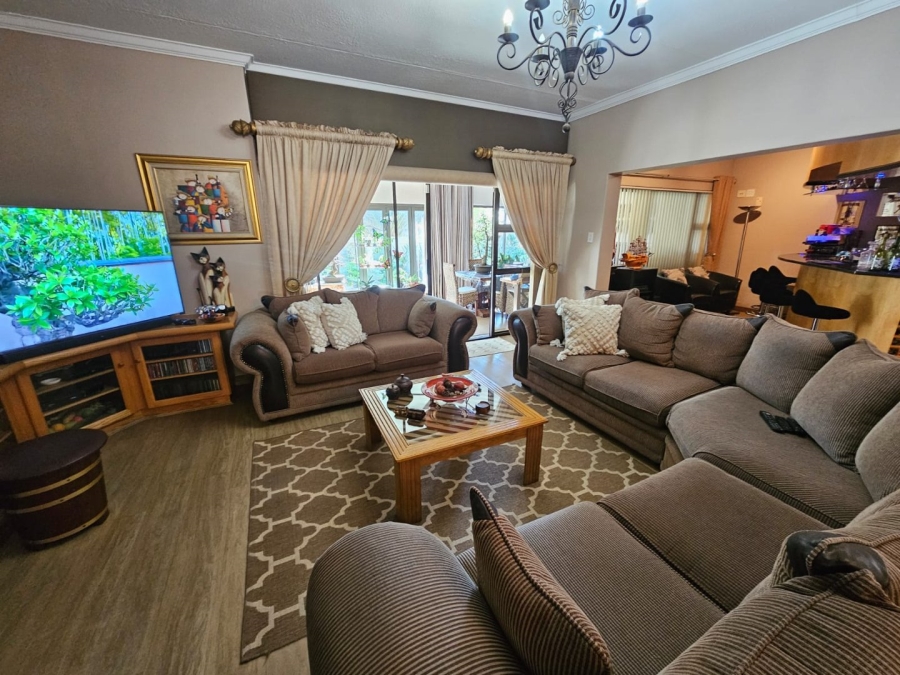 5 Bedroom Property for Sale in Vaalpark Free State
